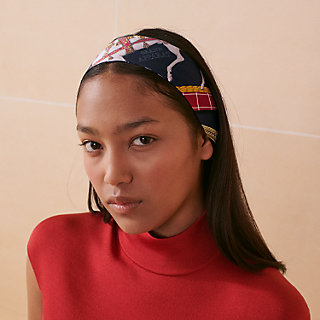 Twilly 《グラン・アパラ》 | Hermès - エルメス-公式サイト Twilly 《グラン・アパラ》 | Hermès - エルメス-公式サイト